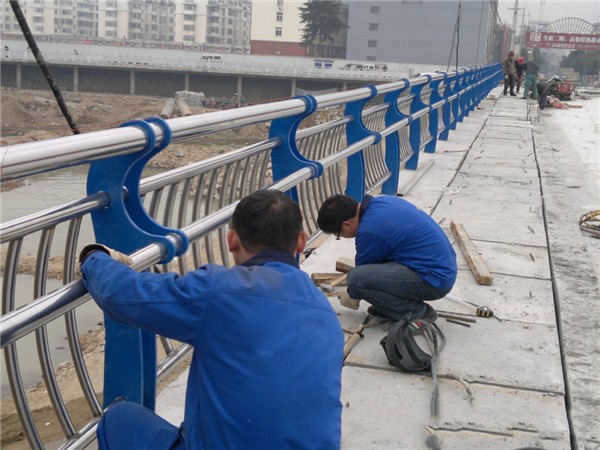 贵港不锈钢桥梁护栏除锈维护的重要性及其方法